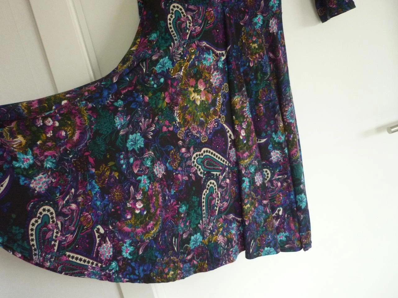 Vestido morado con motivo y mangas 3/4 Talla 38 – photo 3